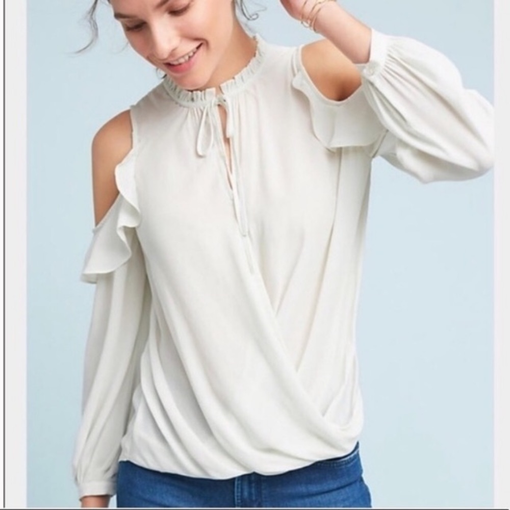 ANTHROPOLOGIE XS ruffle shoulder cut out blouse 😍
